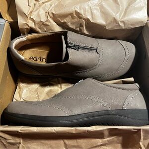 Earth Origins Shoes Women’s Size 11 Wide Round Toe Slip-On Flats In Taupe